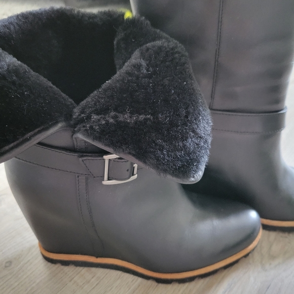 UGG Ellecia Booties - Picture 5 of 7